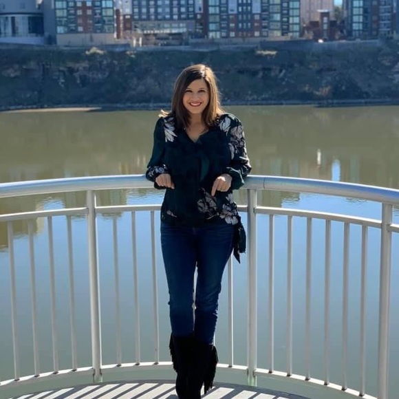 Meet your Posher, Alison - Picture 3 of 11